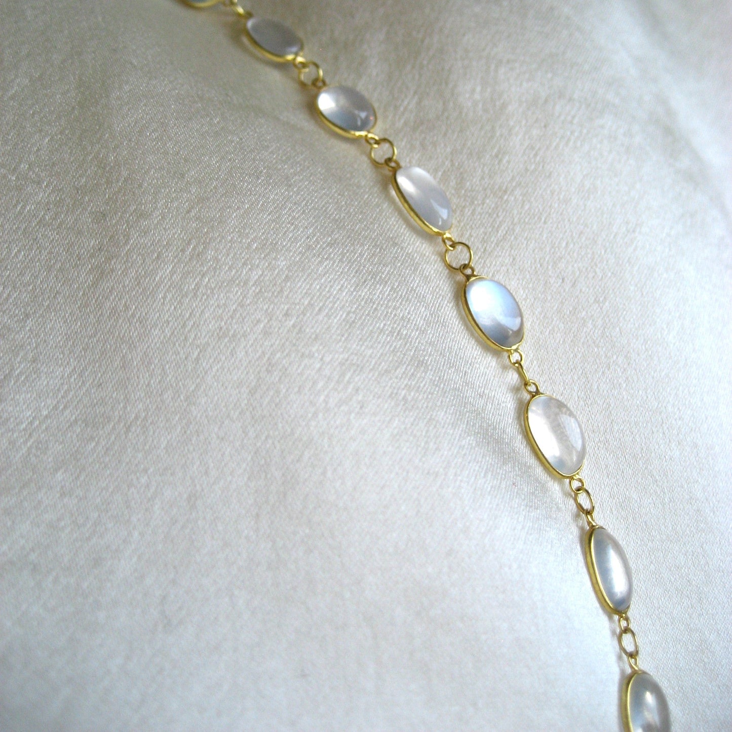 Oval Moonstone Infinity Chain in 18K