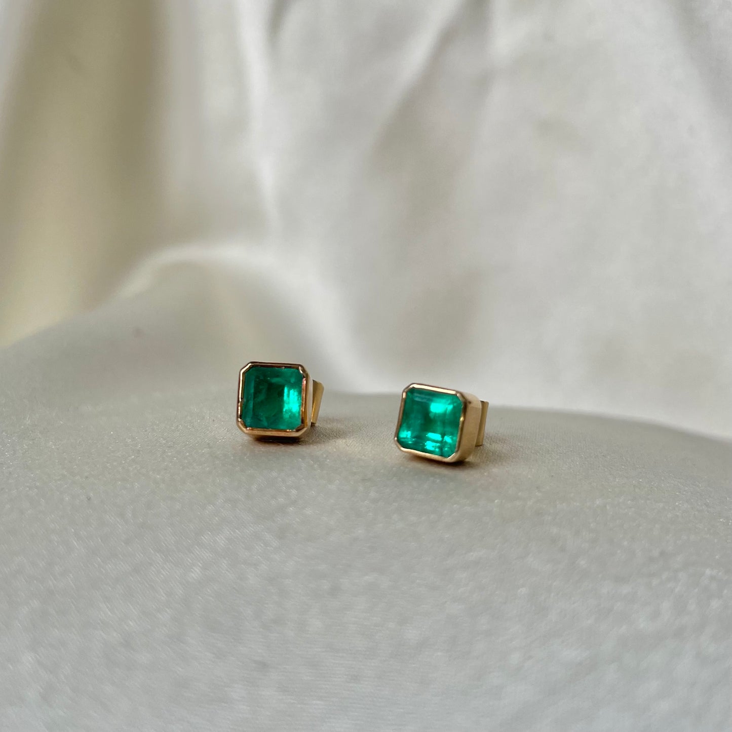 Emerald-Cut Emerald Stud Earrings| 18K