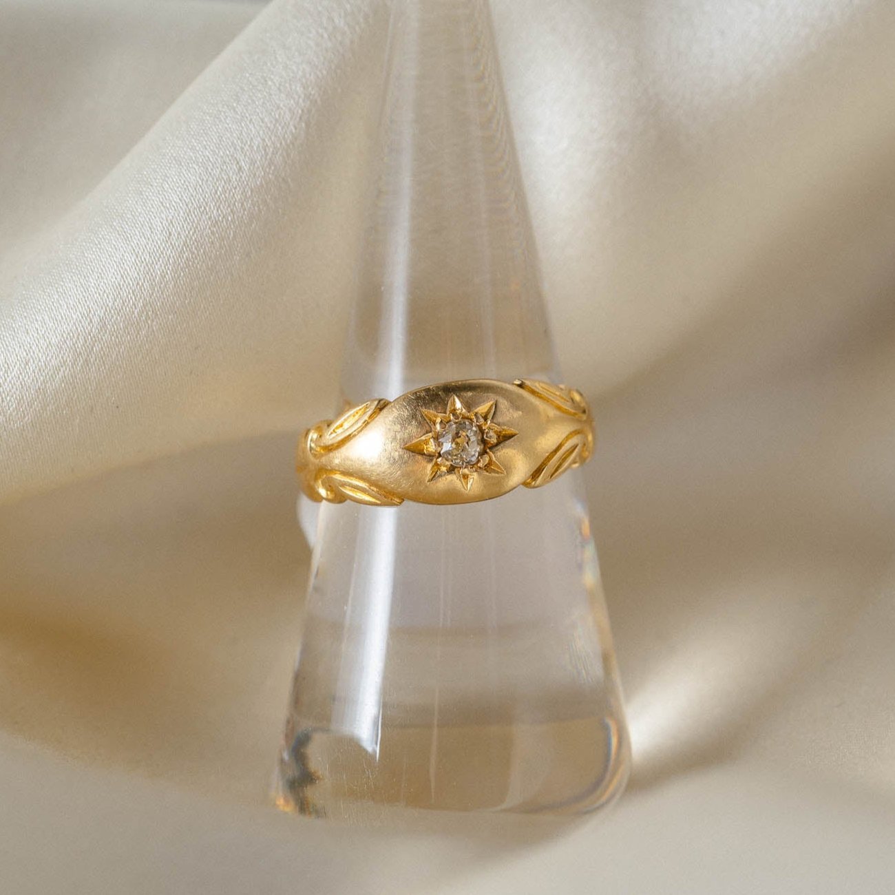 18k Star Set Ring with Decorative Shoulders