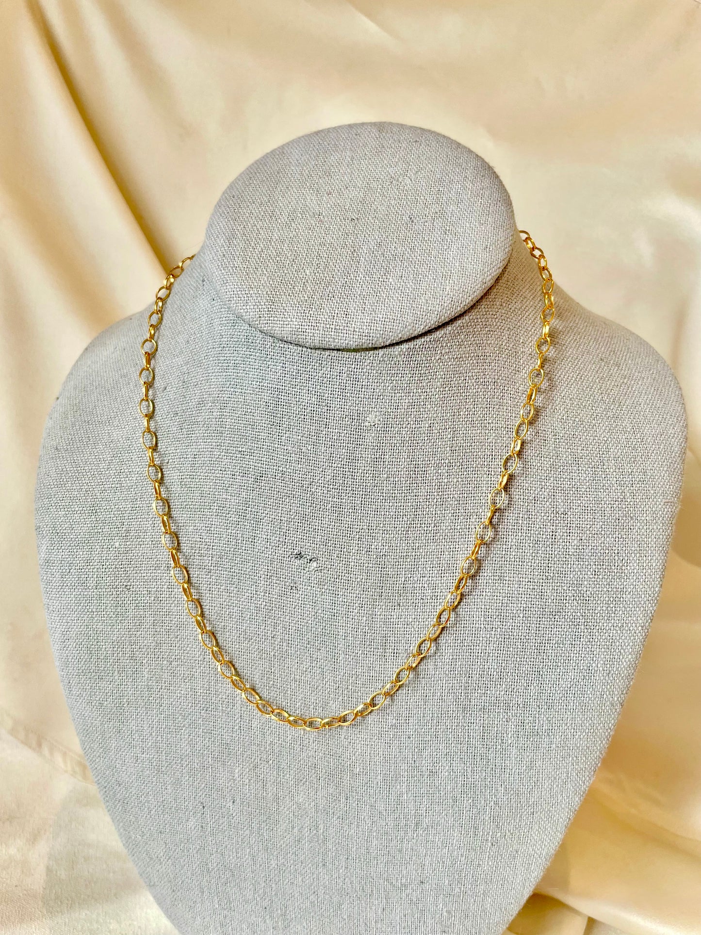 Handmade 18K Yellow Gold Small Oval Cable Cable in 18"