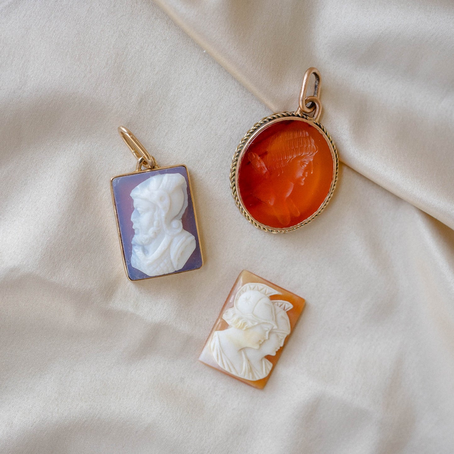 Banded Agate Roman Soldier Cameo Pendant in 9k