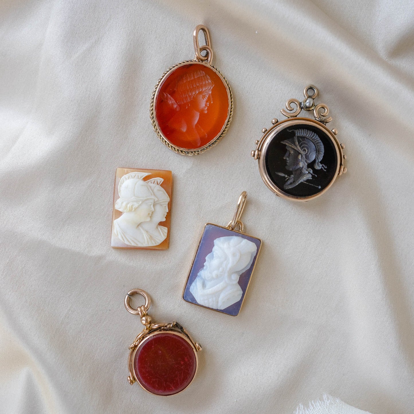 Banded Agate Roman Soldier Cameo Pendant in 9k
