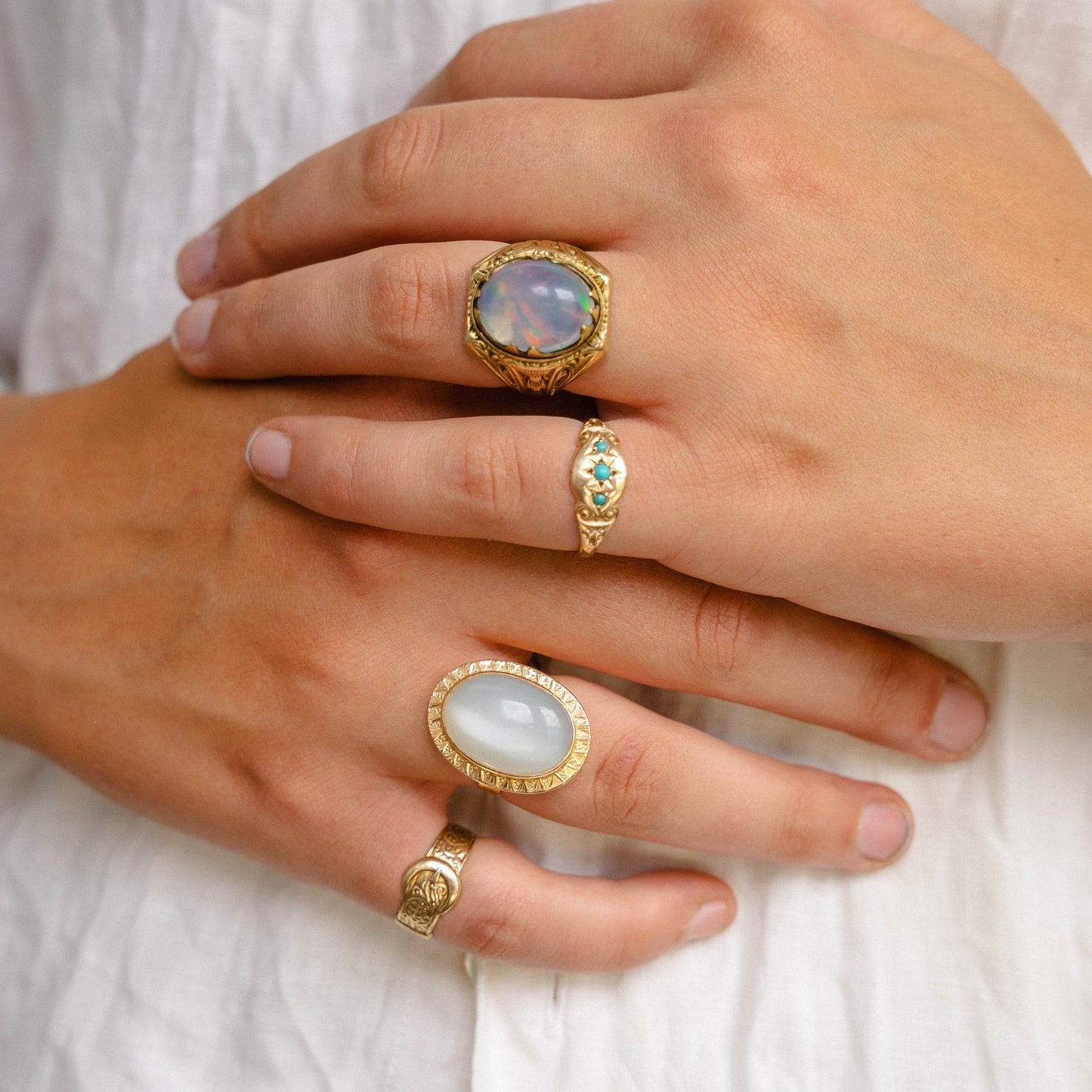 Star Set Turquoise Ring in 9 Karat Gold