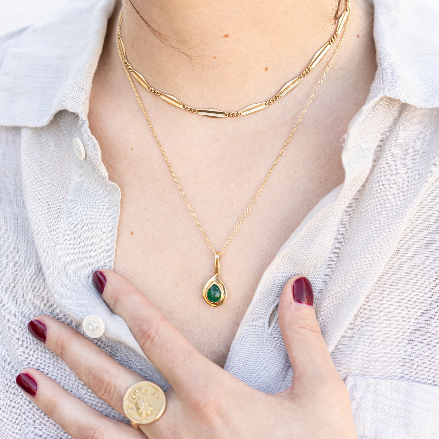 Cabochon Pear-Shaped Emerald Pendant in 18K Yellow Gold