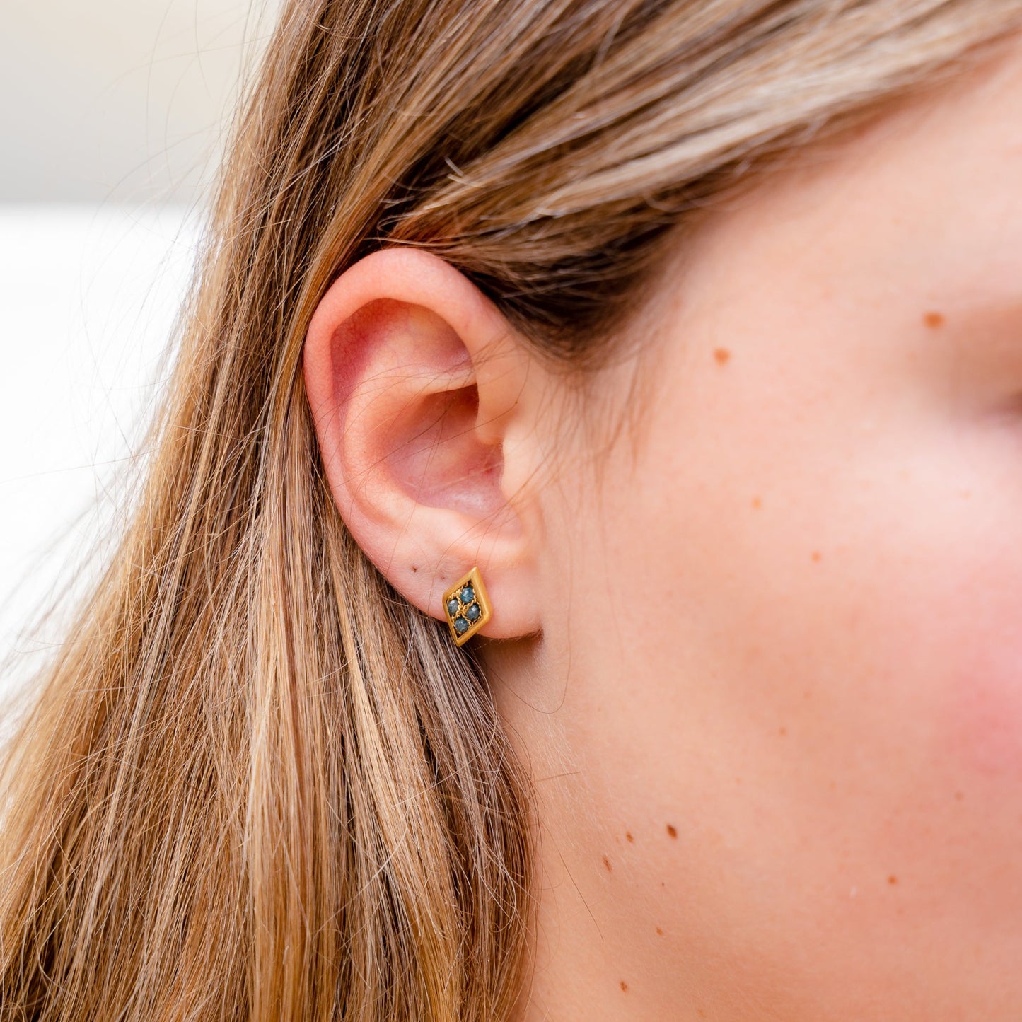 18k Amali Blue Diamond Woven Gold Studs