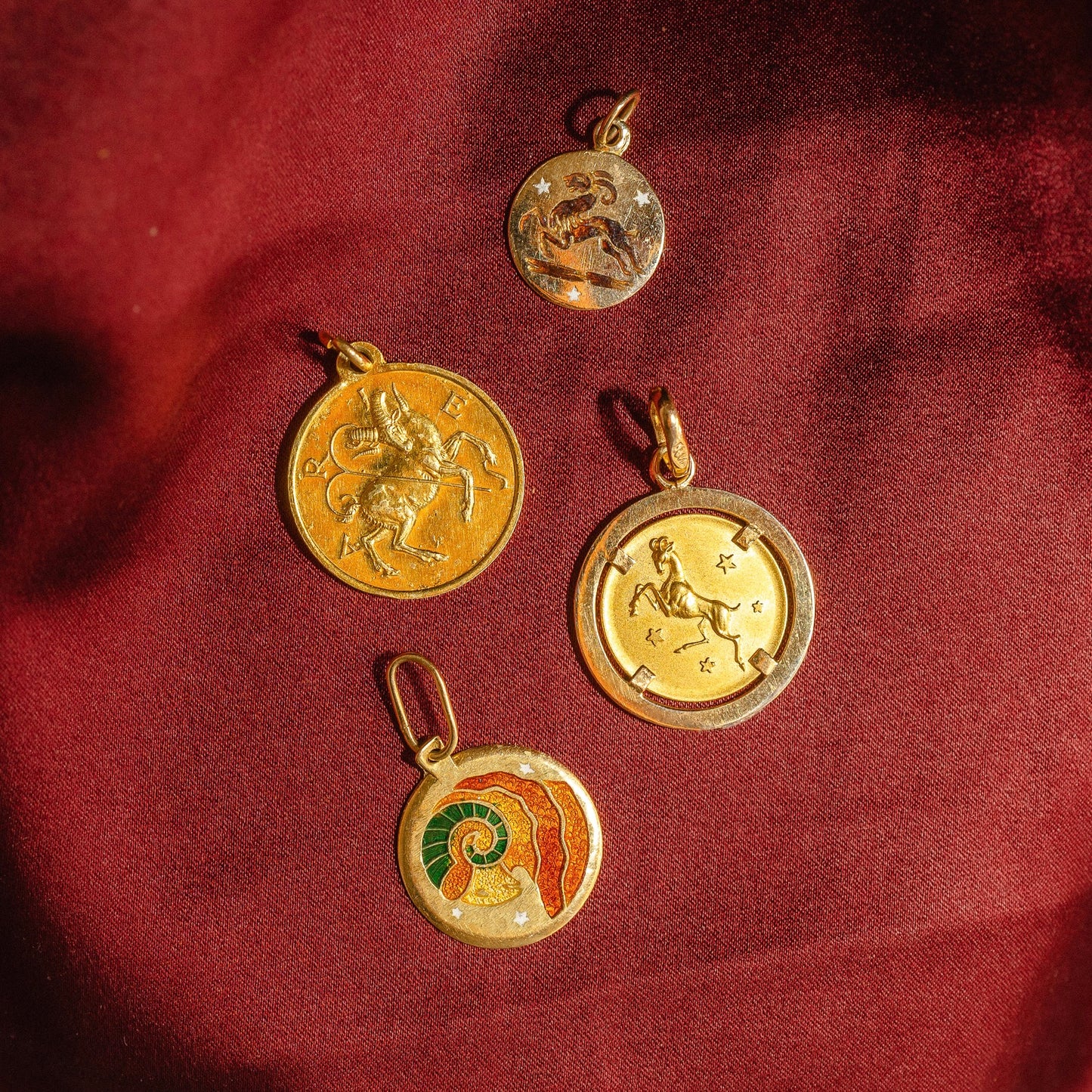 Aries Zodiac Medallion in 18 Karat Yellow Gold