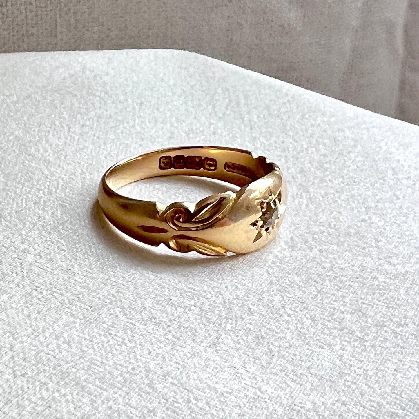 18k Star Set Ring with Decorative Shoulders
