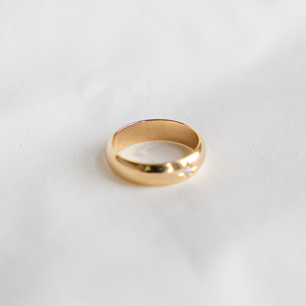 Star Set Diamond 14K Yellow Gold Band Unisex Ring, Size 9