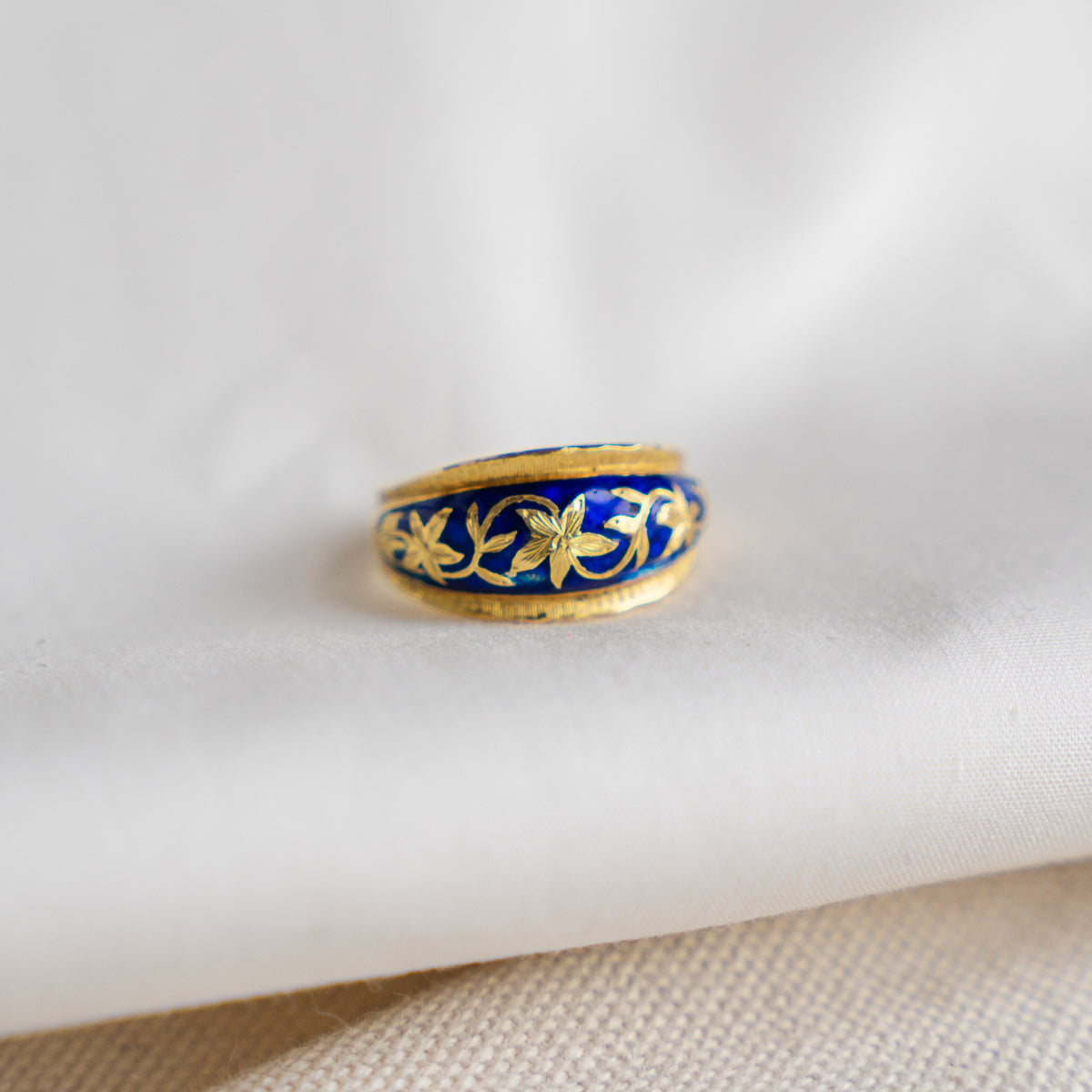 Floral 18k Gold Floral Blue Enamel Ring size 7.5