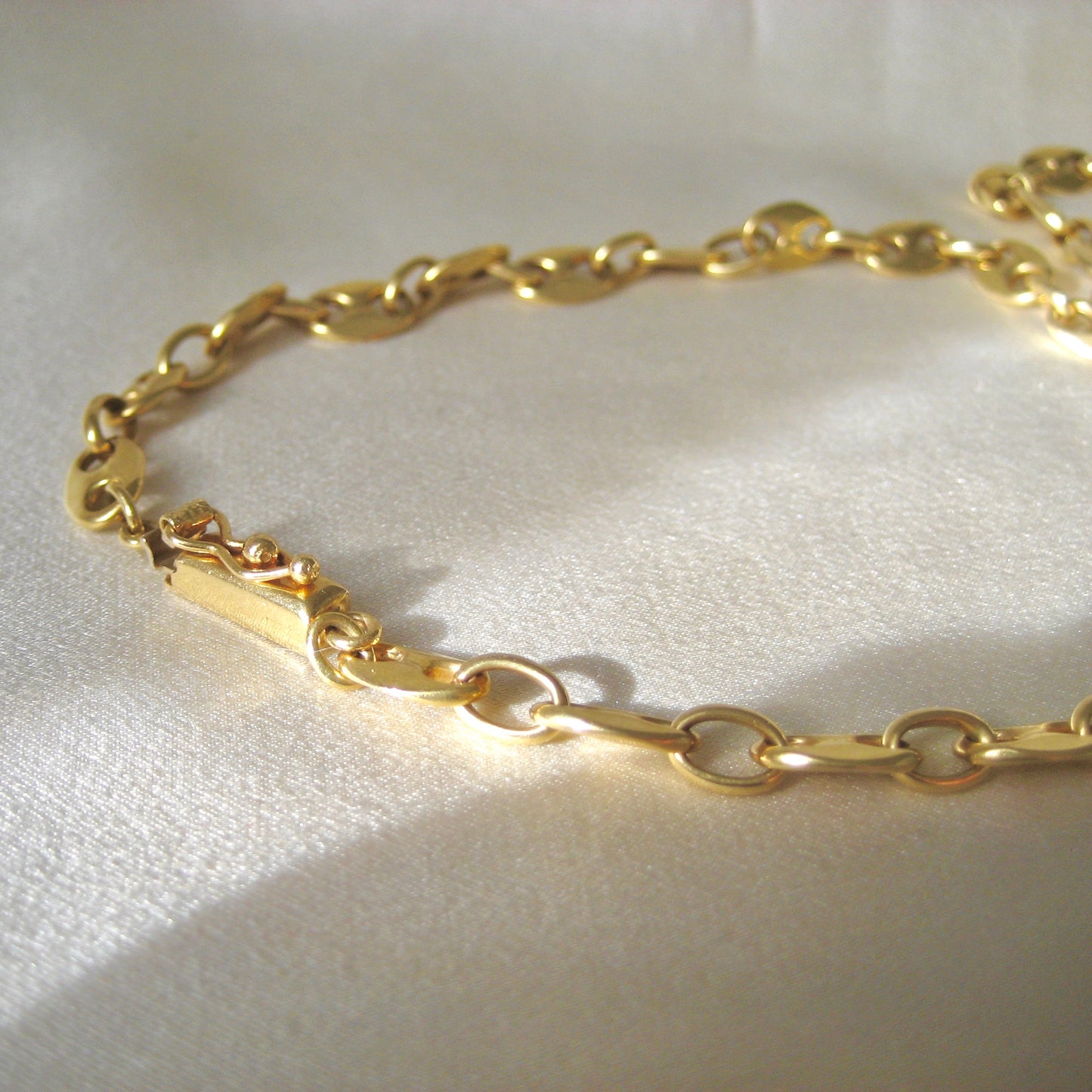 Vintage Solid 18K Yellow Gold Mariner Link Chain – 16" Length, 5.75mm Wide