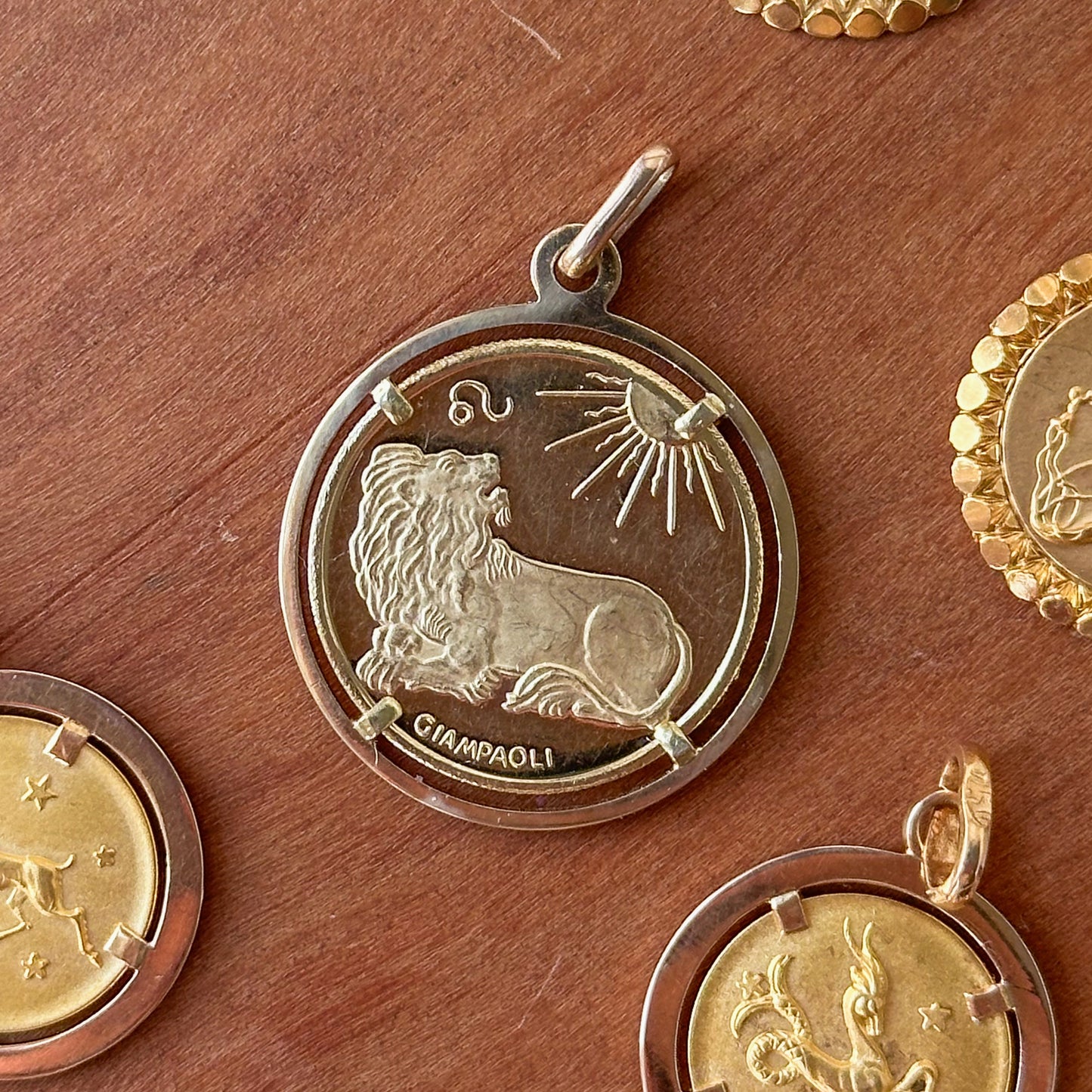 Italian Large Vintage 70's 18k Authentic UnoAerre Leo Zodiac by Giampaoli