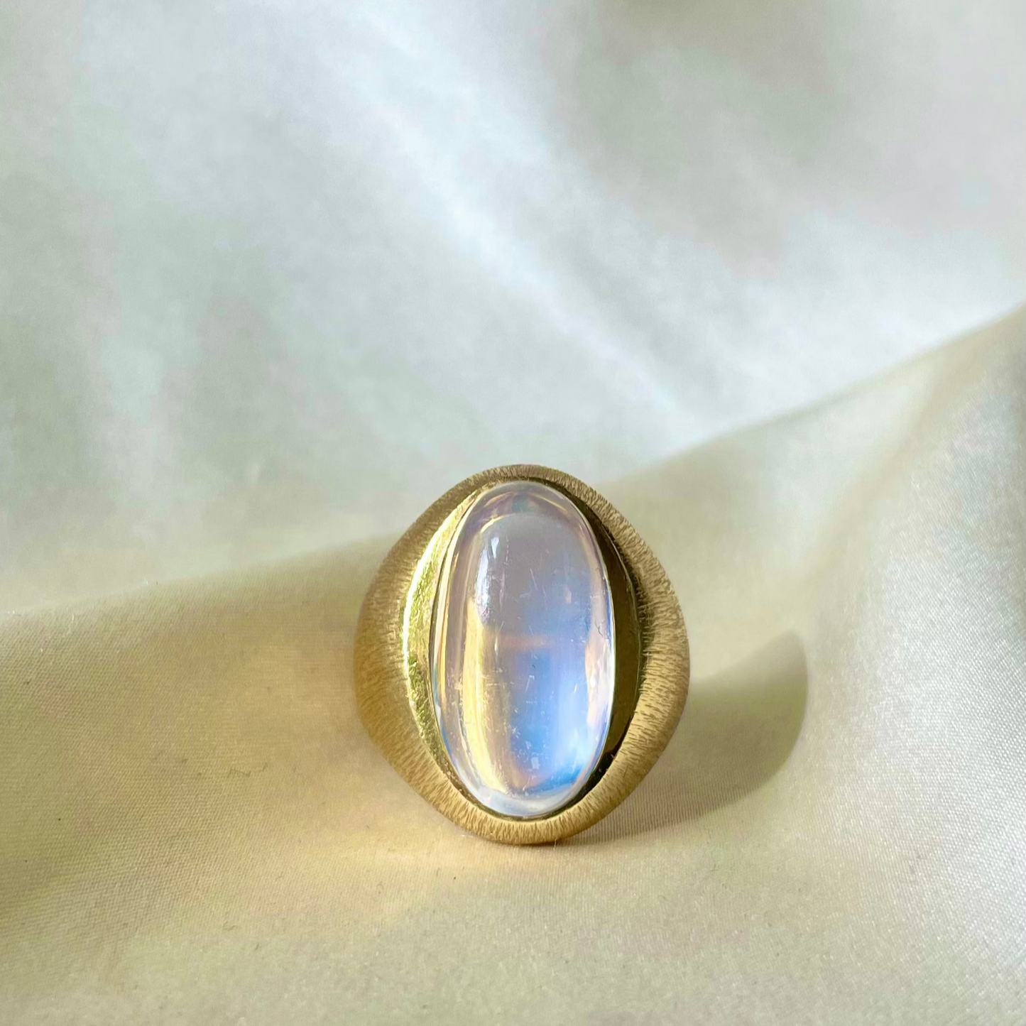 Dreamy Modernist 18K Oval Moonstone Ring with Textured Finish