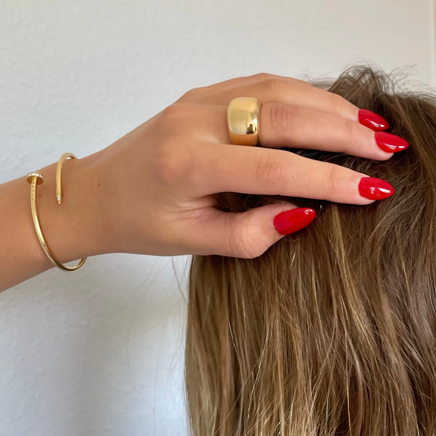 Elegant Cartier 18K Domed Nouvelle Vague Band