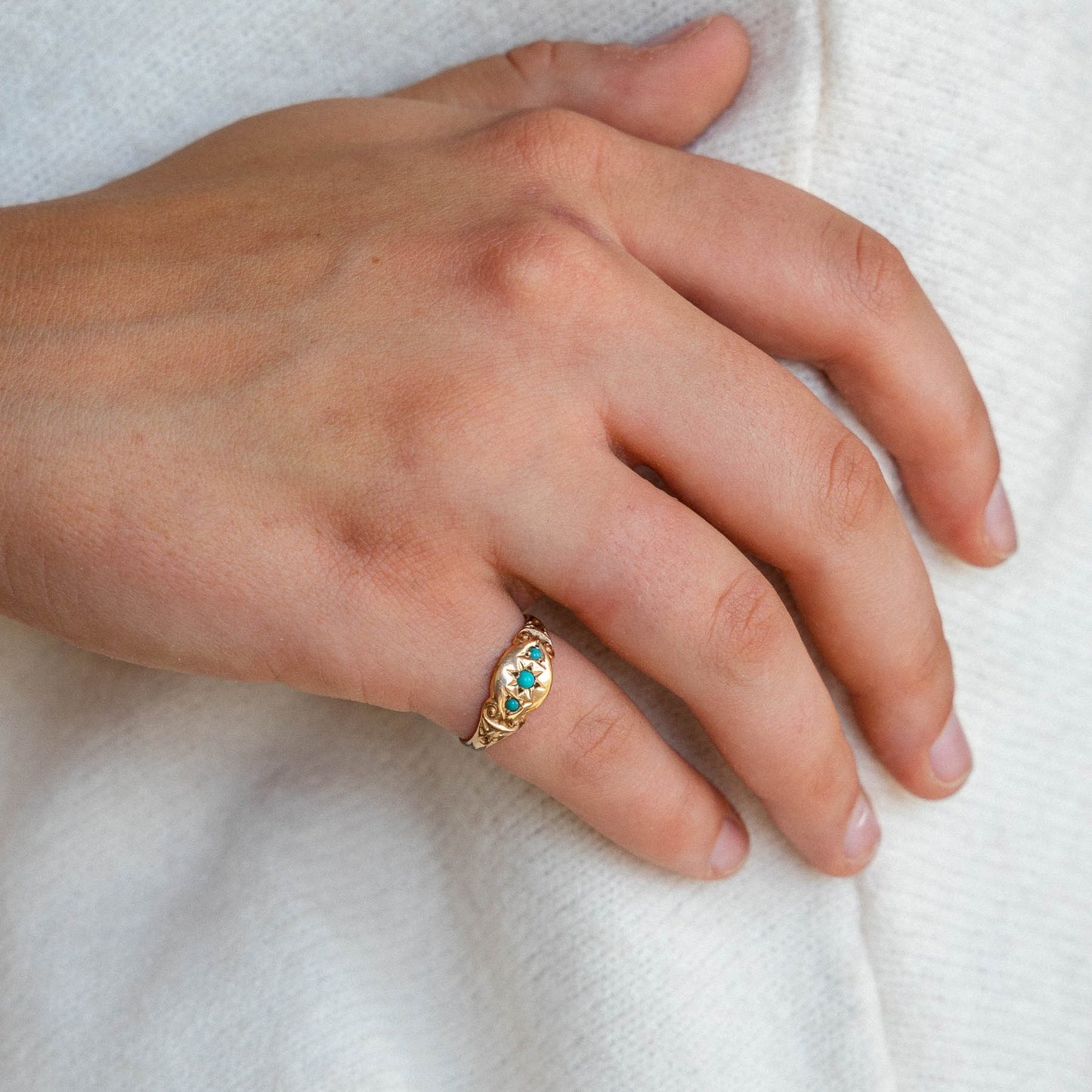 Star Set Turquoise Ring in 9 Karat Gold