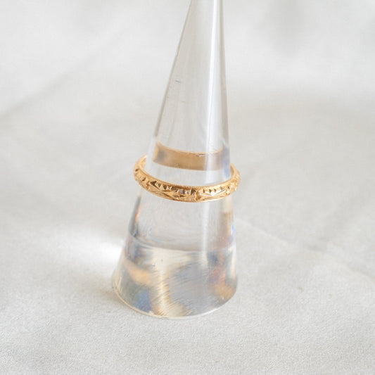 Floral Engraved 18k Band