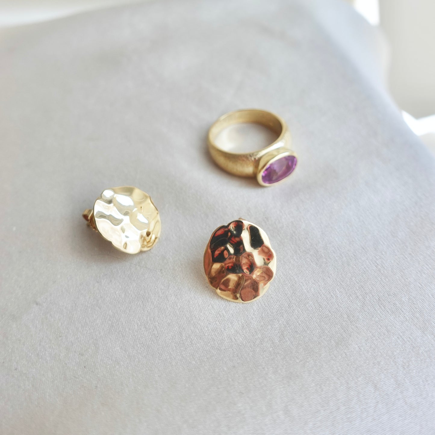Lilypads: 18K Hammered High Polished Studs