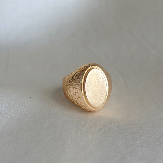 Unoaerre 18k Signet Ring Finger size 6.75