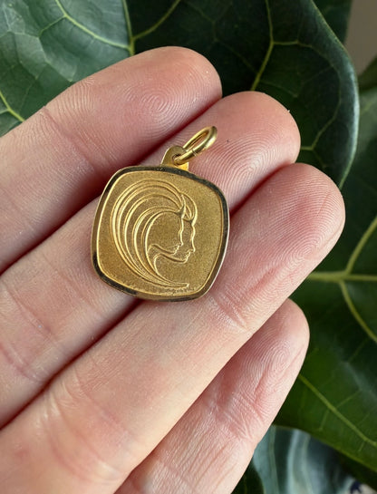 70’s 18K Gemini Zodiac Pendant