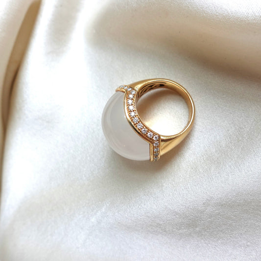 18K Chalcedony Cabochon Statement Diamond Ring