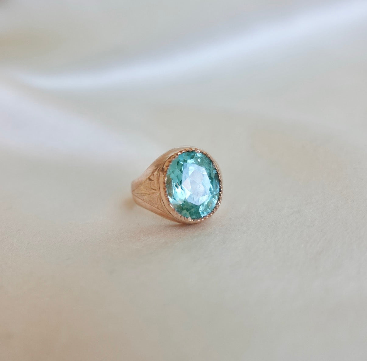 18K Gold Spinel Ring with Engraved Shoulders