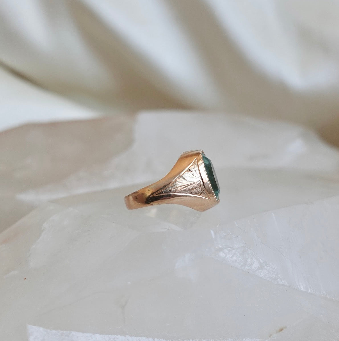 18K Gold Spinel Ring with Engraved Shoulders