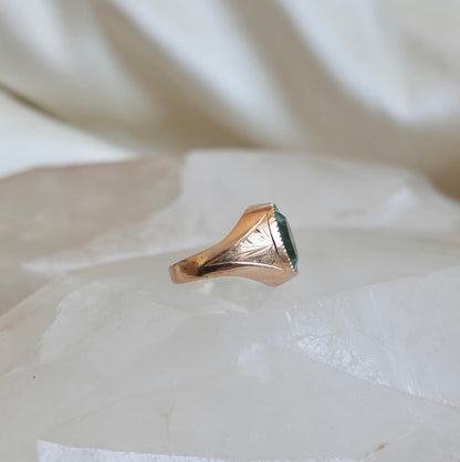 18K Gold Spinel Ring with Engraved Shoulders