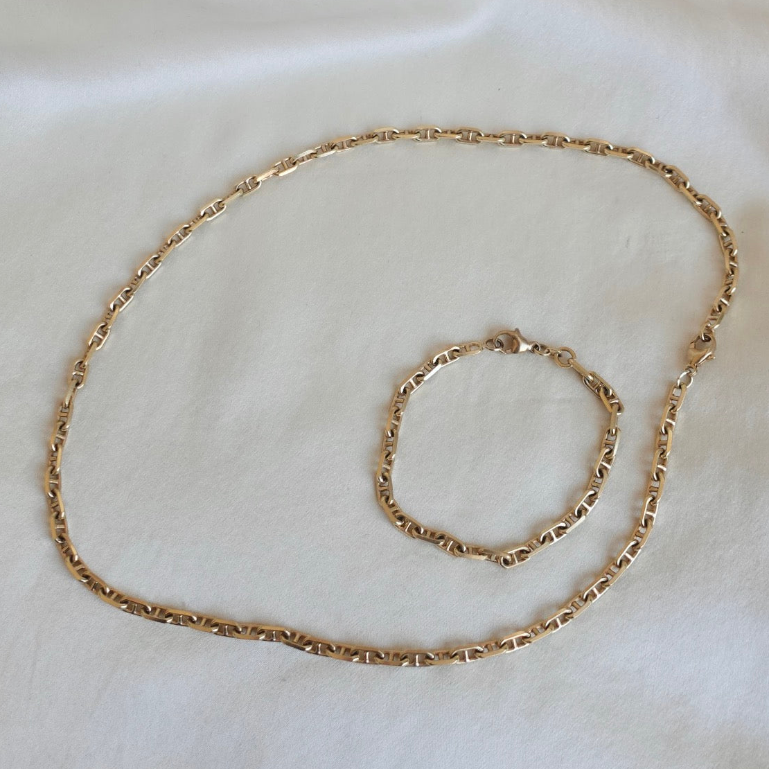 18k Beveled Cut Mariner Style Link Bracelet
