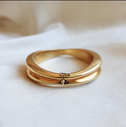Mid-Century Tiffany & Co. Italian 18K Gold Hinged Bangle