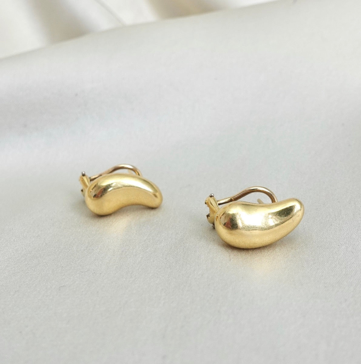 18k Elsa Peretti Comma Earrings