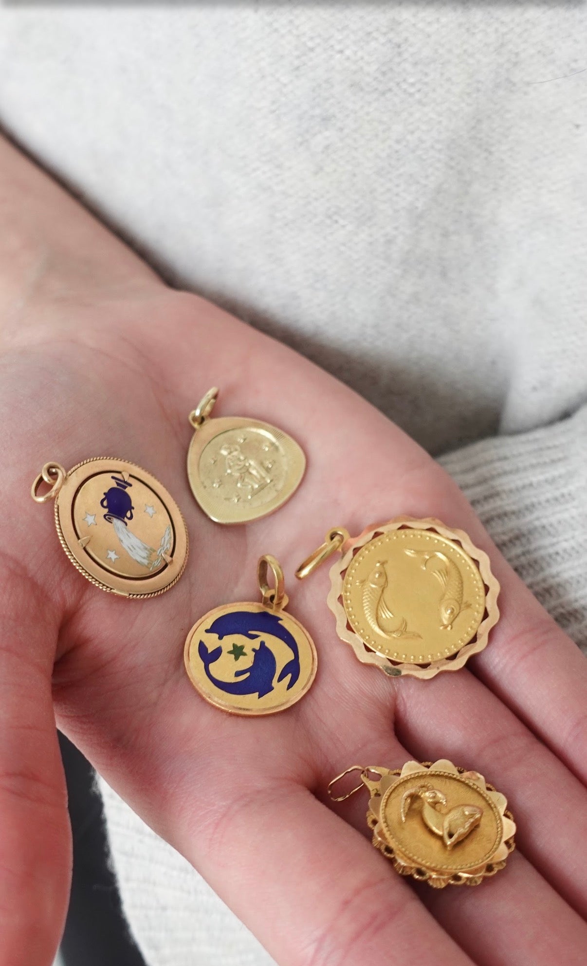 Aquarius Medallion in 14K