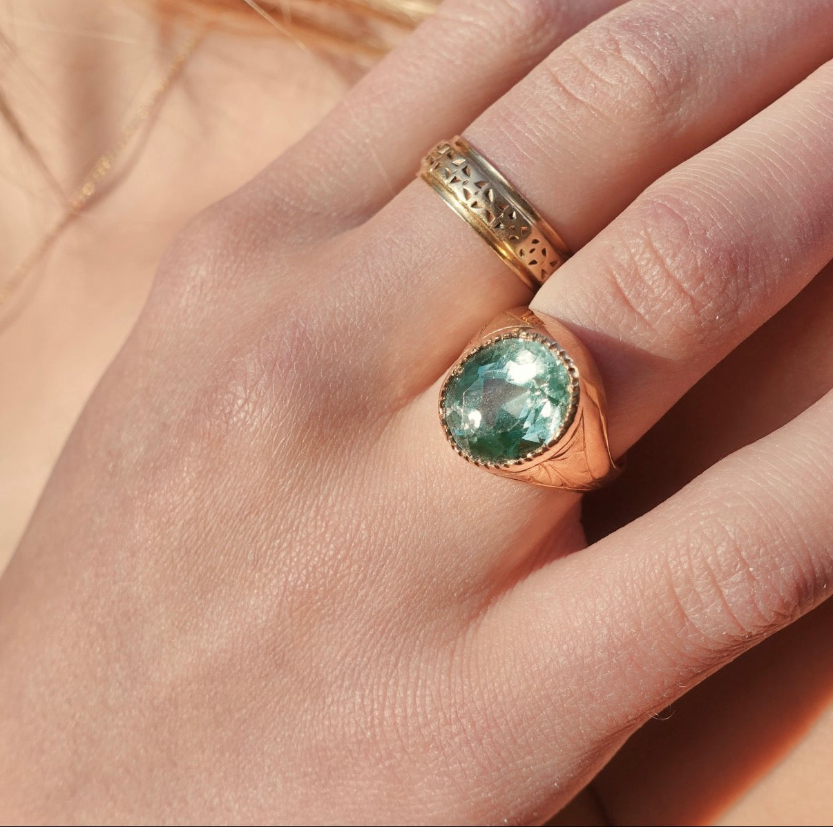 18K Gold Spinel Ring with Engraved Shoulders