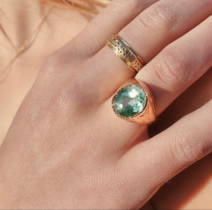 18K Gold Spinel Ring with Engraved Shoulders