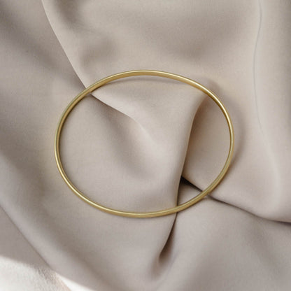 Oval Chevron Pattern 18K Gold Bangle