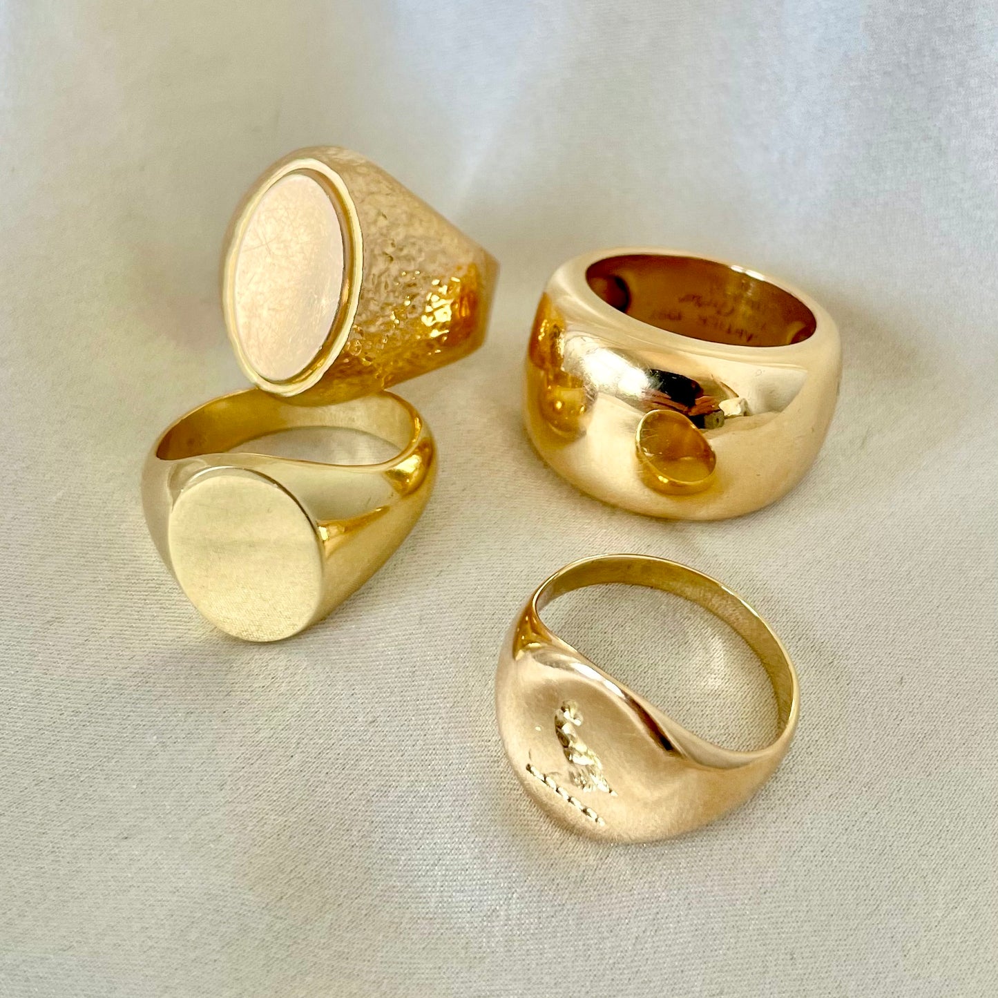 The Classic Oval Ring Signet in 18K
