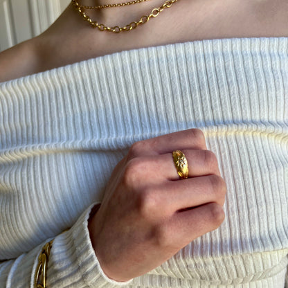 18k Star Set Ring with Decorative Shoulders