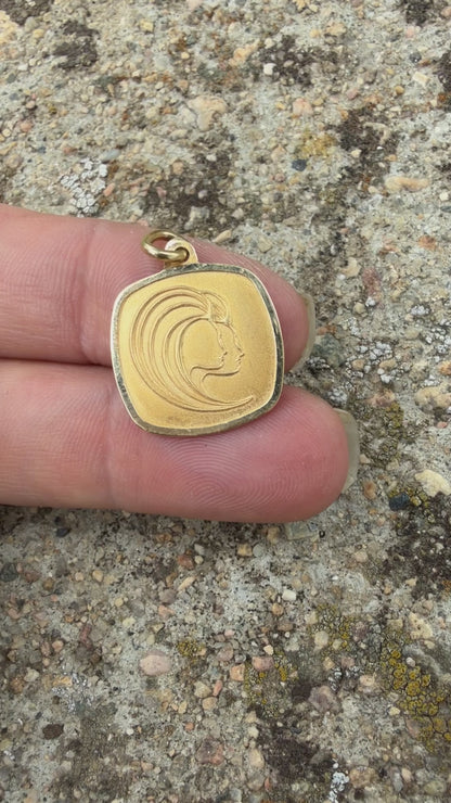 70’s 18K Gemini Zodiac Pendant